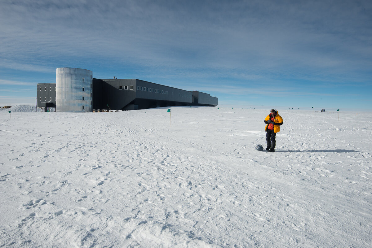 Ski Last Degree guest near Amundsen-Scott South Pole Station